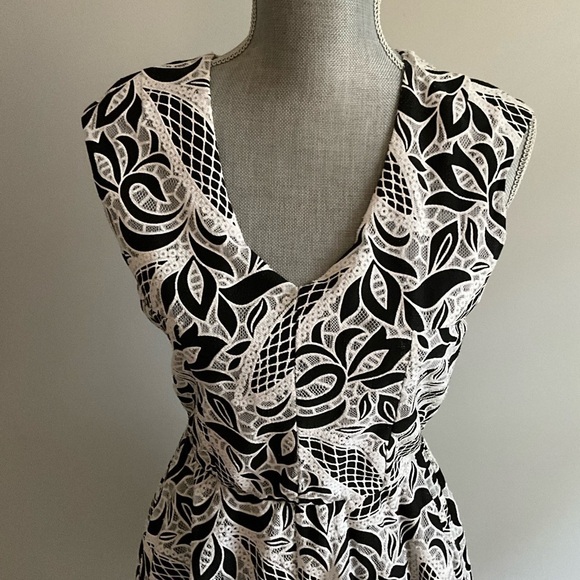 Collective Concepts Black & White Lace Dress Size Medium - Picture 2 of 10
